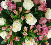 Decoracion de bodas. Flores blancas y rosas