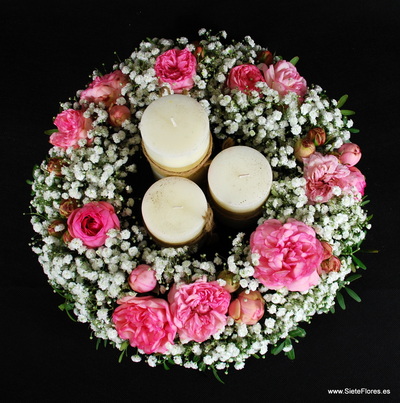 Corona de paniculara y rosas para decoracion floral de restaurante en Zaragoza