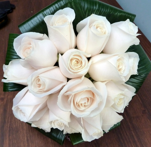 Ramo nivia rosas blancas