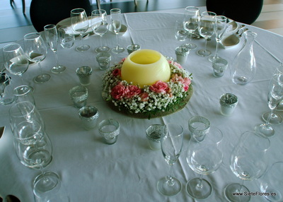 Corona de paniculara y rosas para decoracion floral de restaurante en Zaragoza