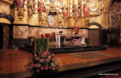 Centros de Flores en la Iglesia de San Carlos. Siete Flores Zaragoza