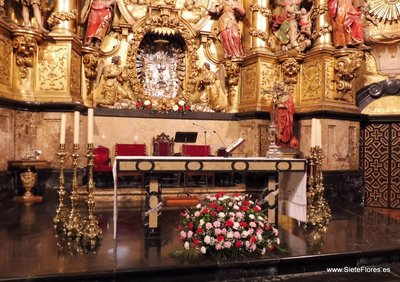 Centros de Flores en la Iglesia de San Carlos. Siete Flores Zaragoza