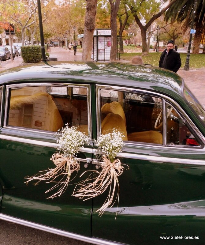 Decoración puertas coche con paniculata blanca. Siete Flores Zaragoza