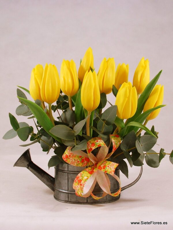 Regadera de tulipanes en Siete Flores tienda online de flores en Zaragoza